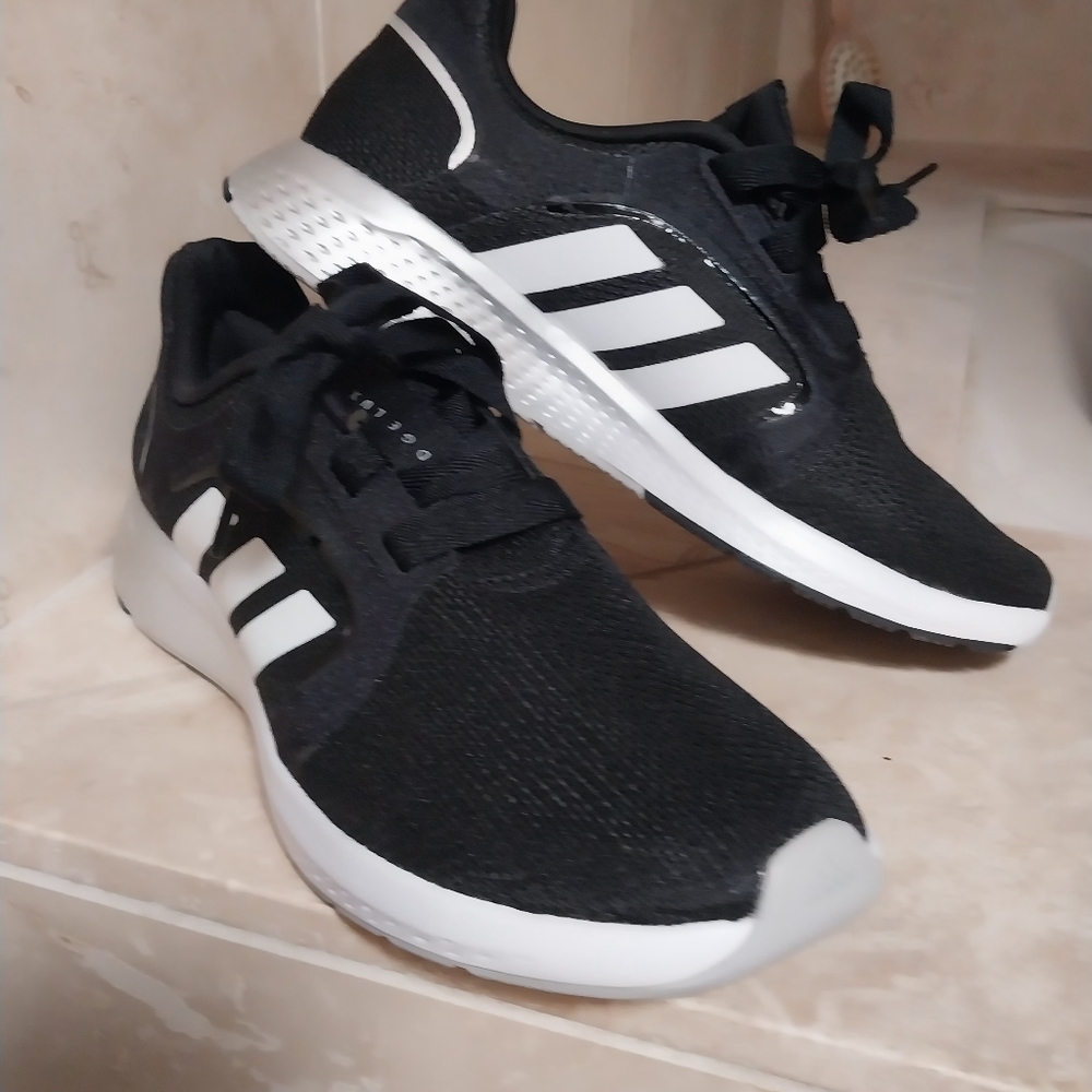 Women's Adidas bounce sneakers